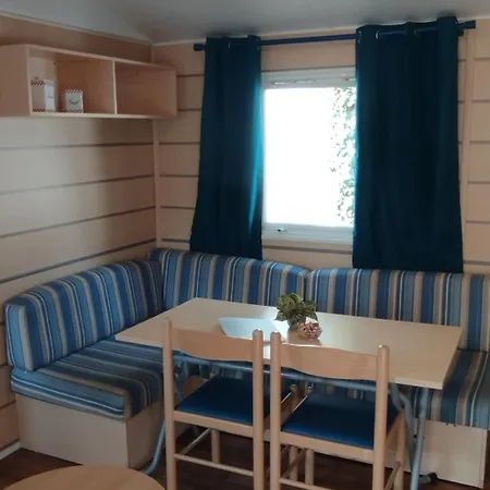 Mobil 5 Personnes Proche D'europa Park 캠프장 Boofzheim